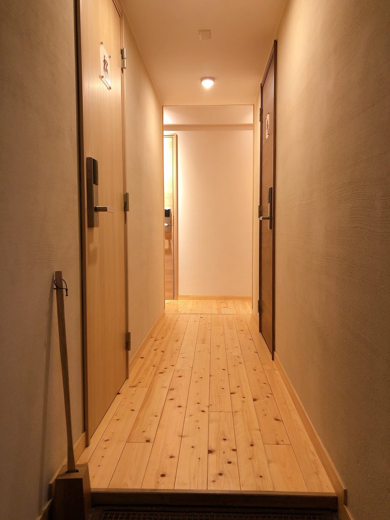ひのき館通路